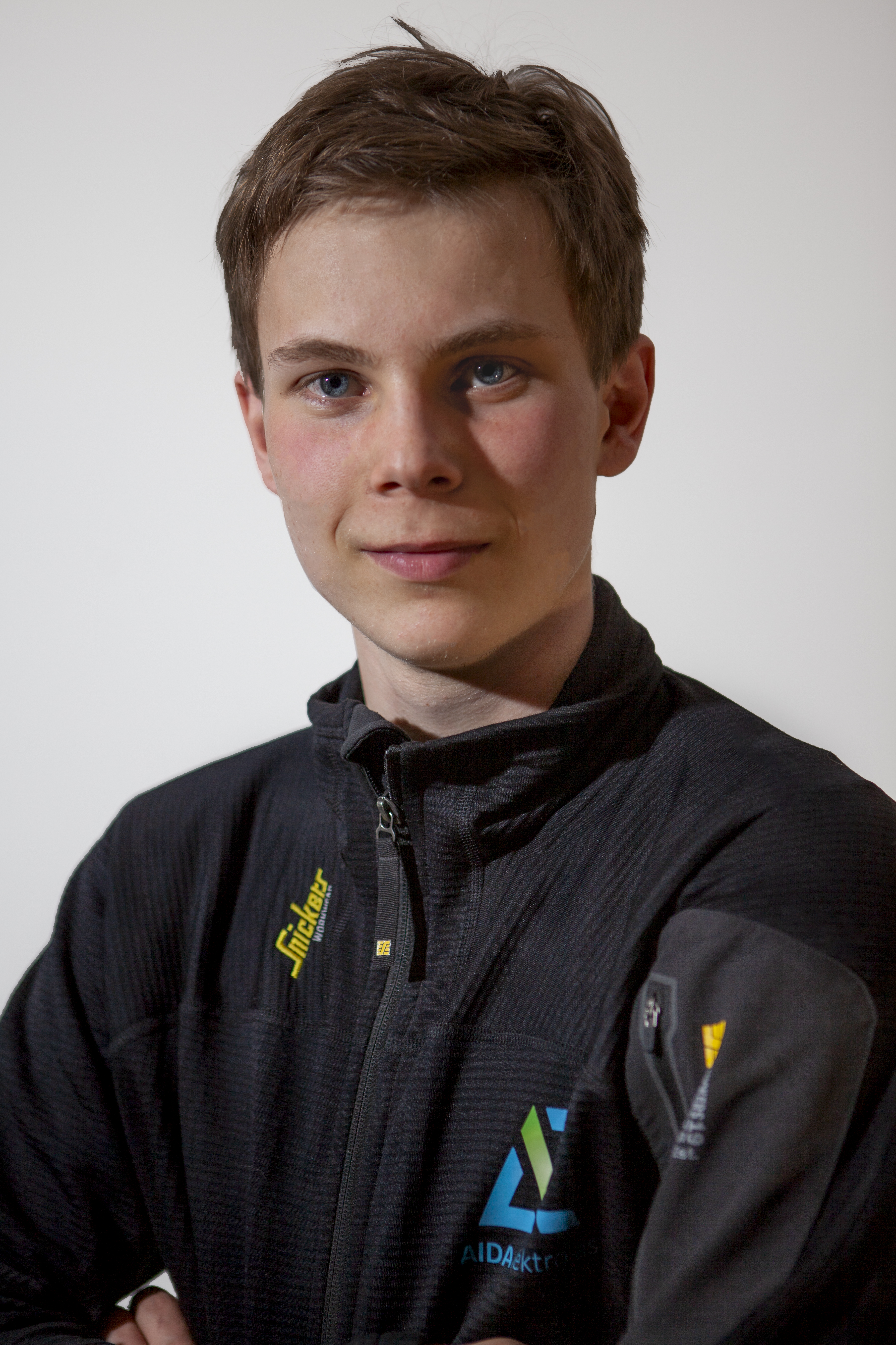 Elektriker kobler en lampe